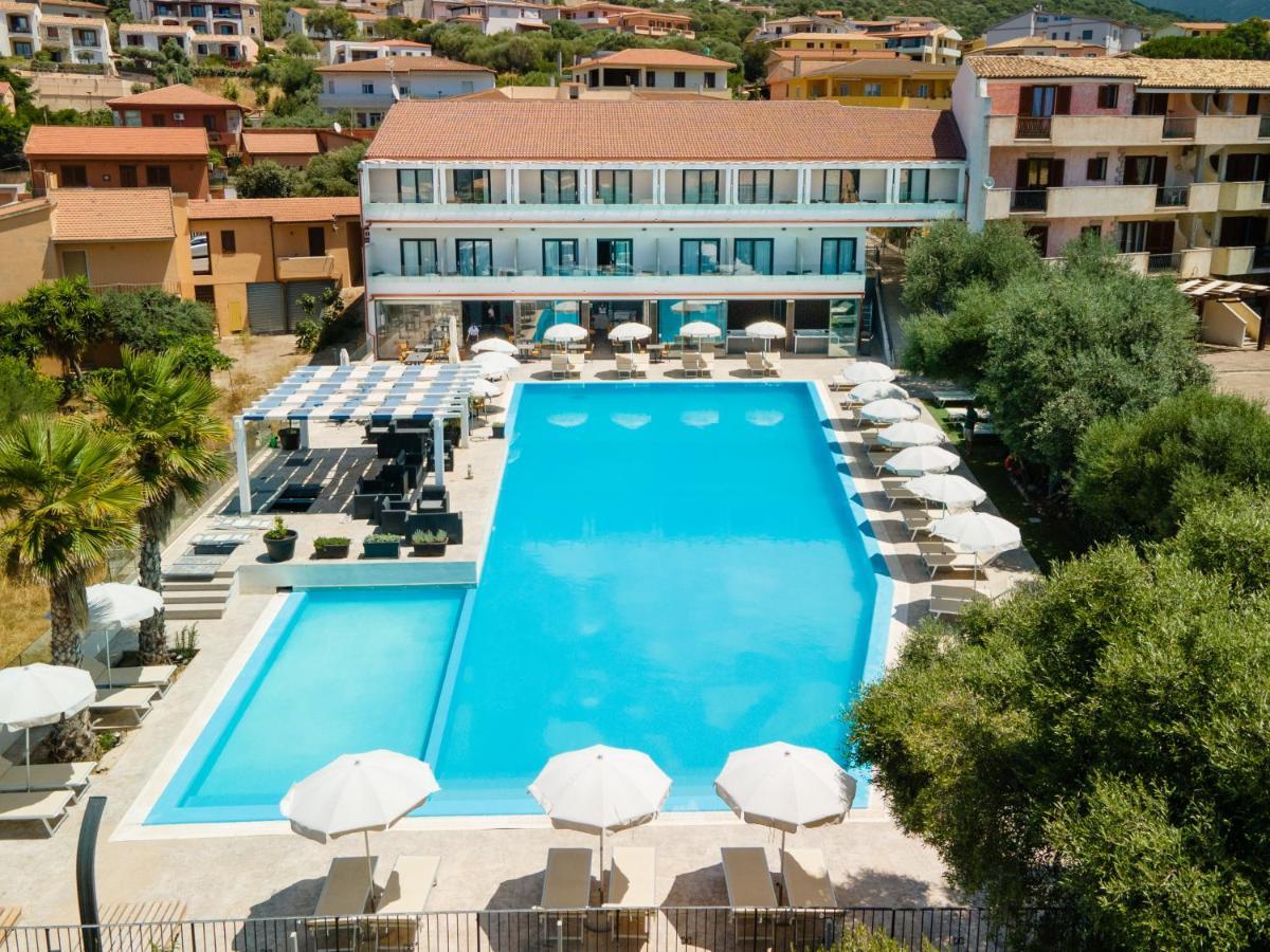 Horizon Hotel Badesi Bagian luar foto