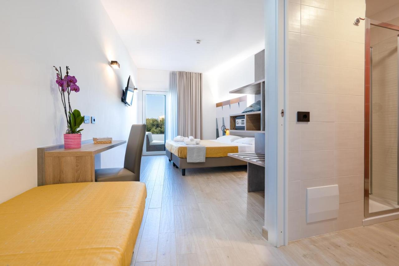 Horizon Hotel Badesi Bagian luar foto