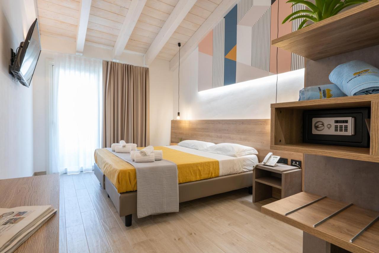 Horizon Hotel Badesi Bagian luar foto