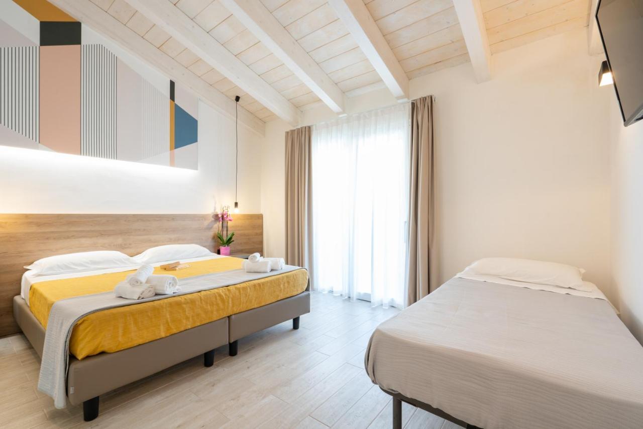 Horizon Hotel Badesi Bagian luar foto