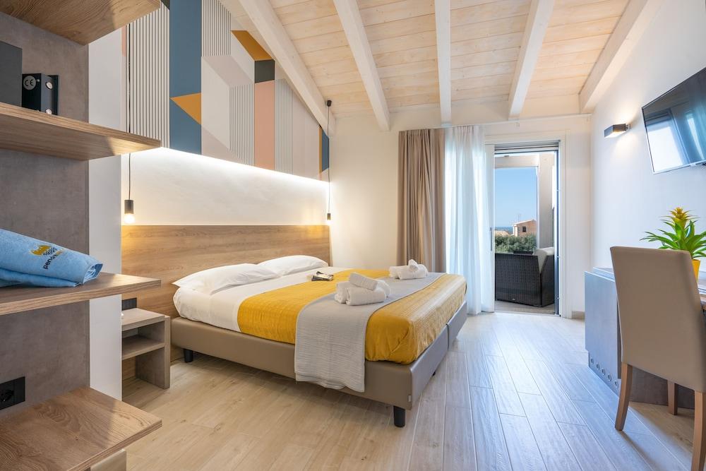 Horizon Hotel Badesi Bagian luar foto